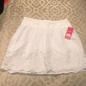White laced skirt